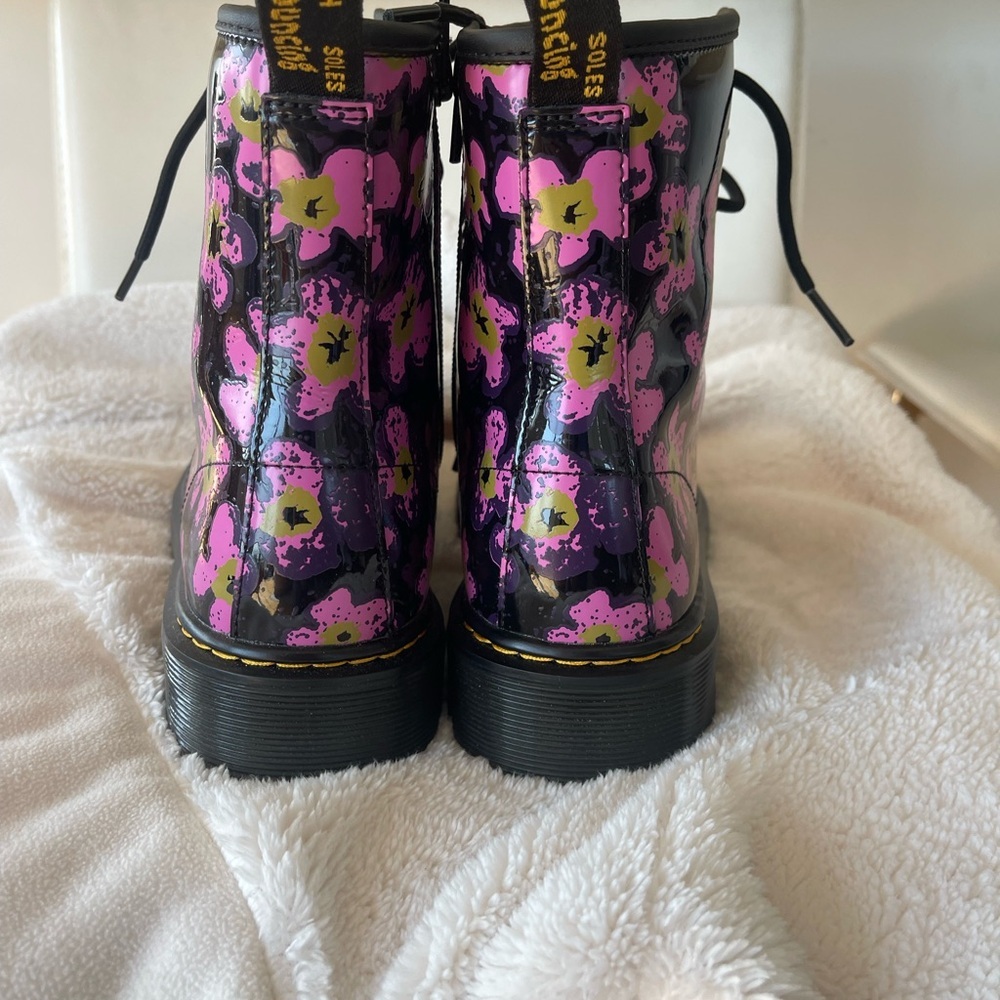 NWT Dr. Martens Pansey Fayre Kids Boots - Black with Pink Floral - Picture 6 of 9
